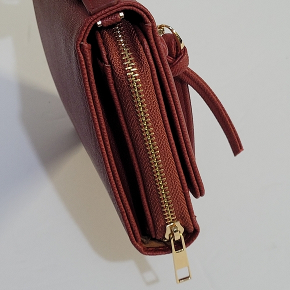 LC Shop Crossbody Wallet - Picture 5 of 10